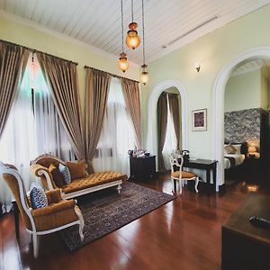Chao Phraya Suite Afternoon Tea